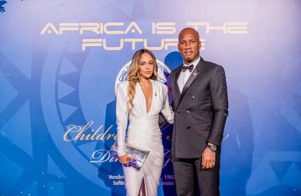 Côte d’Ivoire : le « coming out » glamour de Drogba et Gabrielle Lemaire à un gala