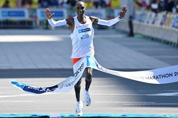 Eliud Kipchoge remporte le marathon de Tokyo