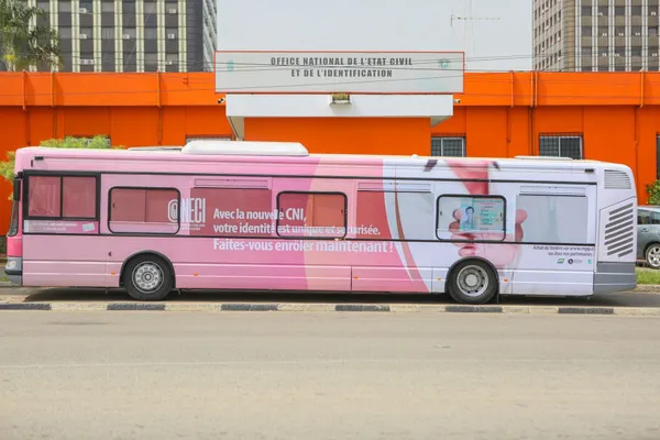 Les CNI 2009 arrivent à expiration le 31 mars: l’ONECI lance une opération d’enrôlement dans son bus à Koumassi