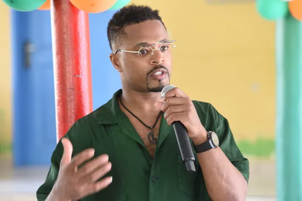 Patrice Evra visite la case des enfants à Abidjan: des images