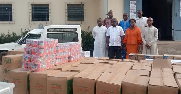 Bouaké: Dons de vivres à la cathédrale Sainte Thérèse de l’enfant Jésus pour le carême