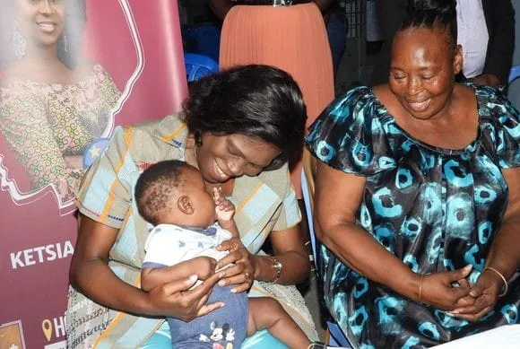 Simone Gbagbo aux côtés des orphelins de Kinshasa