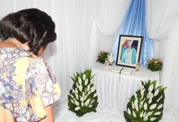Décès : rentrée de Kinshasa, Simone Gbagbo pleure le ministre Kadio Richard