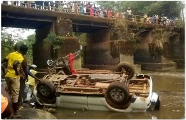 Taï: la voiture des mariés fait un accident et termine sa course dans la rivière N’Zê