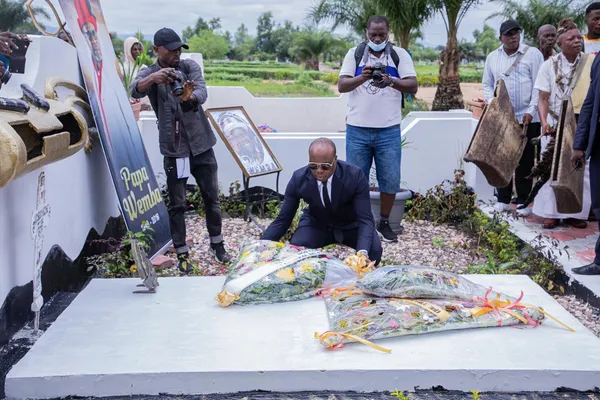 6e anniversaire de la mort de Papa Wemba : A’Salfo pleure à Kinshasa, des images