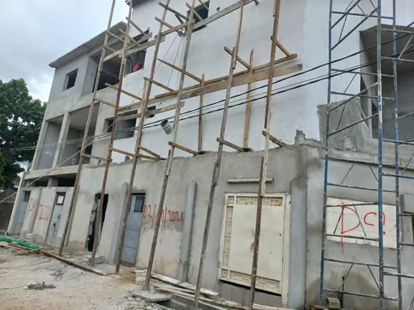 Côte d’Ivoire : démolition de deux immeubles à Cocody
