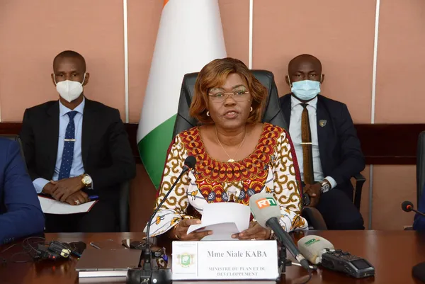 Nialé Kaba reconduite ministre du Plan : le Bounkani reconnaissant à Ouattara