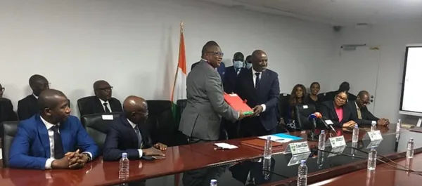 Passation de charge Amadou Coulibaly et Roger Adom : ce qu’il s’est passé au ministère de la Communication ce 22 avril