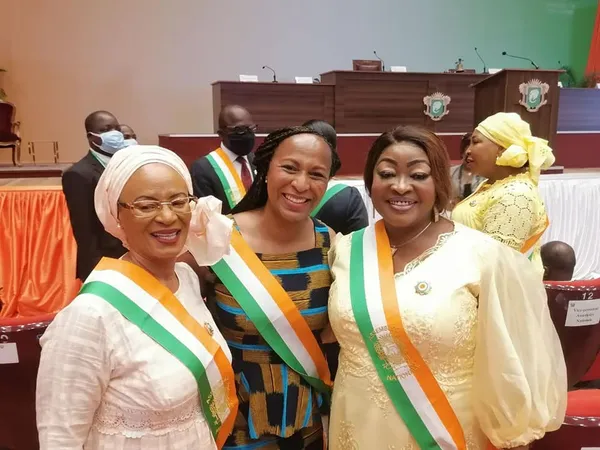 Alassane Ouattara s’adresse aux Députés et Sénateurs ce mardi : Yasmina Ouégnin, les députés PDCI et RHDP déjà en place, des images