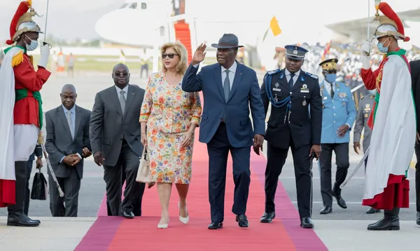 Alassane Ouattara « heureux de regagner Abidjan »