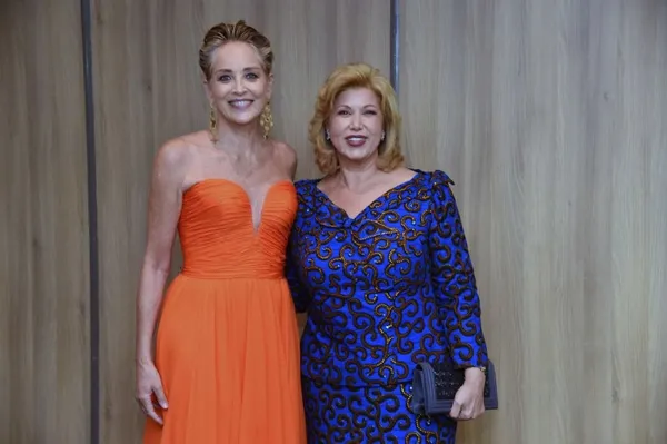 Dominique Ouattara et l’actrice américaine Sharon Stone les grandes vedettes du dîner gala Better World Fund : des images