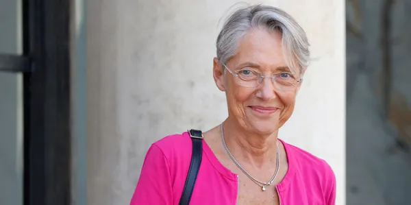 Remaniement en France : la Première ministre Élisabeth Borne rend sa démission