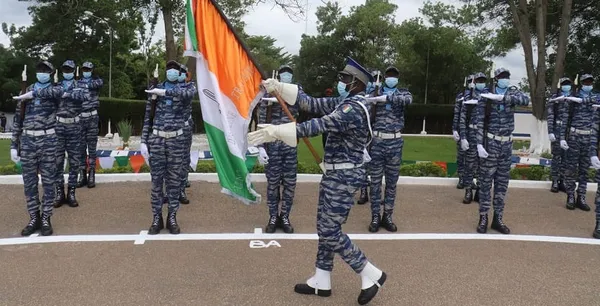 Ecole de gendarmerie d’Abidjan: plus de 1200 élèves sous officiers présentés au drapeau