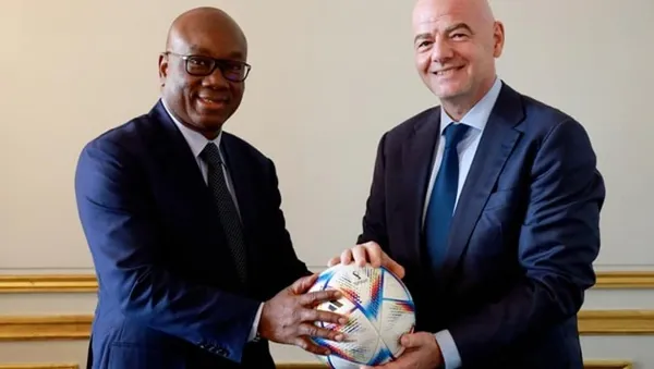 Idriss Diallo et Gianni Infantino