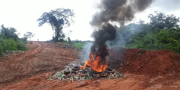 Daloa : les autorités ivoiriennes incinèrent plusieurs tonnes de produits illicites