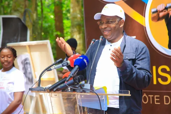 Le ministre Siandou Fofana aux Ivoiriens : « achetez des jets privés »