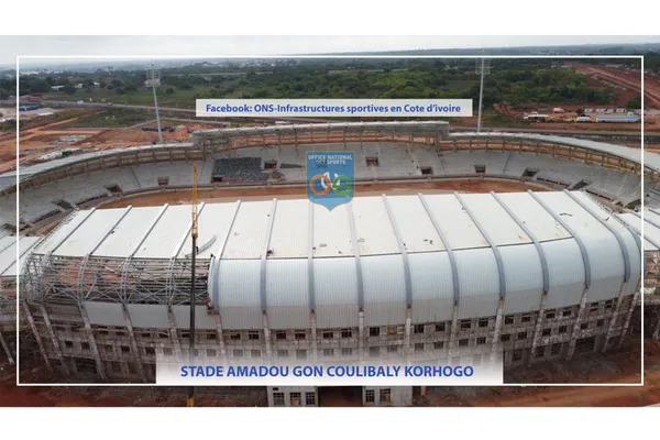 Stade de Korhogo : pose des couvertures, des images