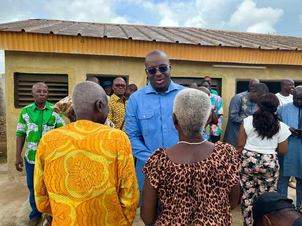 Stéphane Kipré au domicile de Nanan Ahowa Boni, Chef central des Baoulé de Daloa