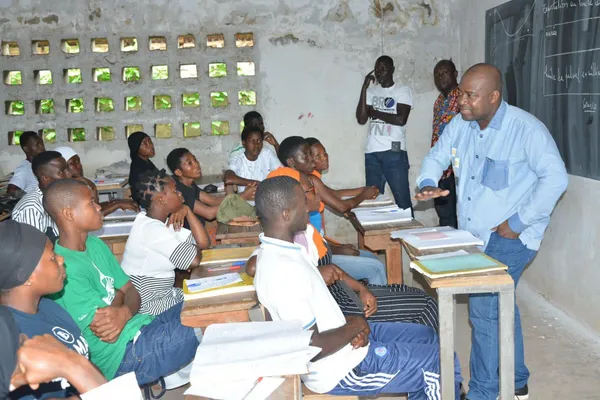 BAC 2022 Daoukro: quand le député Akoto Olivier révise  avec les candidats