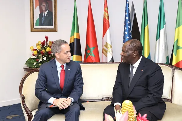 Alassane Ouattara échange avec Don Graves, vice-Ministre du Commerce des États-Unis