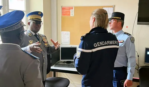Menace terroriste : le général Apalo Touré s’imprègne de l’organisation et du fonctionnement de la Gendarmerie française