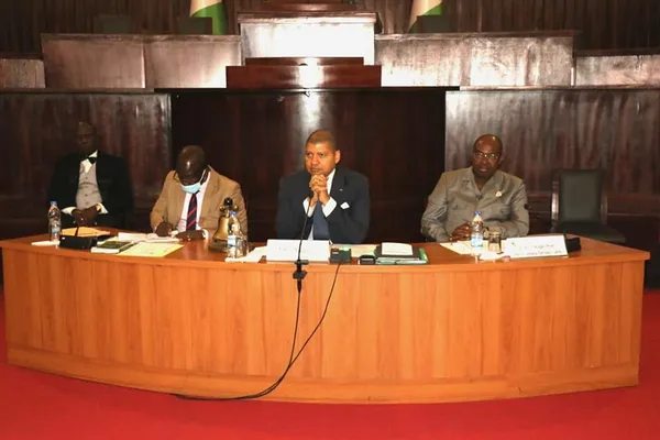 Côte d’Ivoire: la loi portant création de l’ordre nationale des Infirmiers et Infirmières examinée par les députés