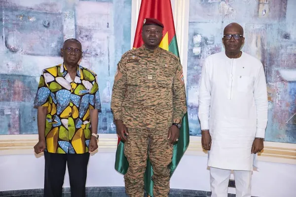 Terrorisme au Burkina: le Président Damiba demande conseil à l’ex-Chef d’Etat Roch Kaboré