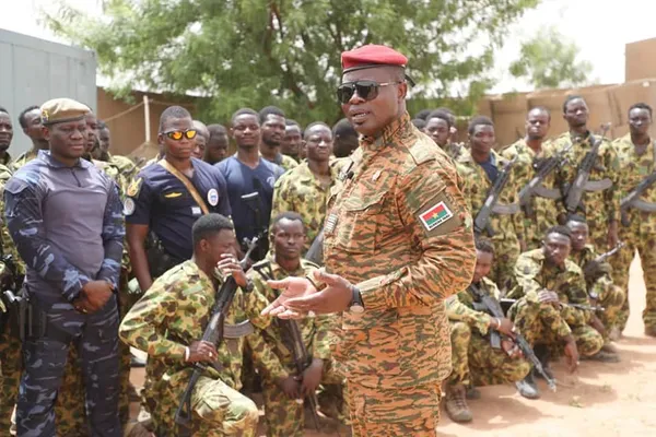 Burkina: tirs au QG de la junte militaire à Ouagadougou, des nouveaux du président Sandaogo Damiba
