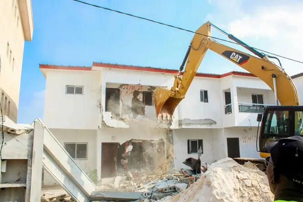 Bingerville : démolition de deux villas duplex