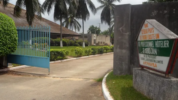 Côte d’Ivoire : la Banque Mondiale visite le Lycée Professionnel Hôtelier de la Riviera
