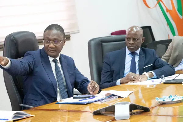 Réforme impôt sur le salaire: Moussa Sanogo explique le projet à Adama Diawara