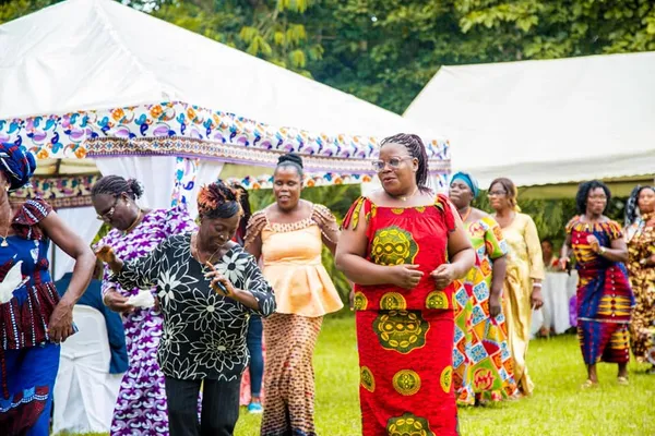 Le maire du Plateau célèbre 200 mamans PPA-CI