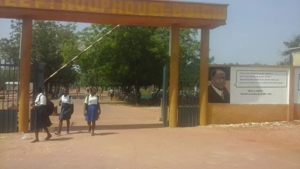 Congés anticipés : le ministre Amadou Coulibaly aux élèves du lycée Houphouët-Boigny de Korhogo, « évitez ceux qui perturbent les cours »