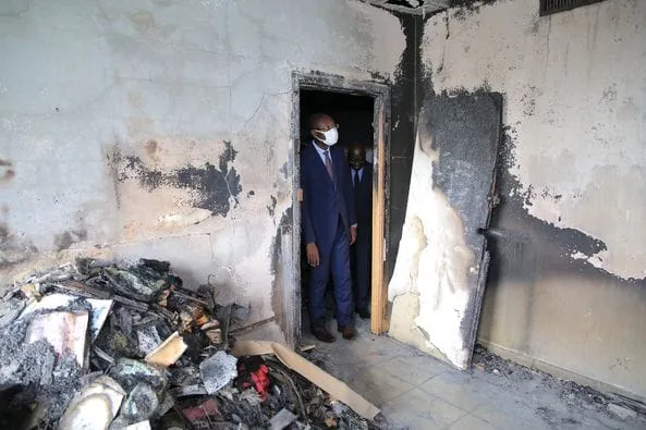 Incendie à la DGI au 2e étage de la tour E: le ministre Moussa Sanogo sur les lieux du sinistre
