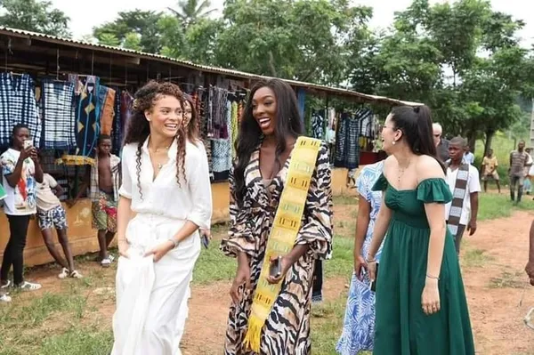 Olivia Yacé fait découvrir la culture ivoirienne aux Miss Invitées à Abidjan: des images