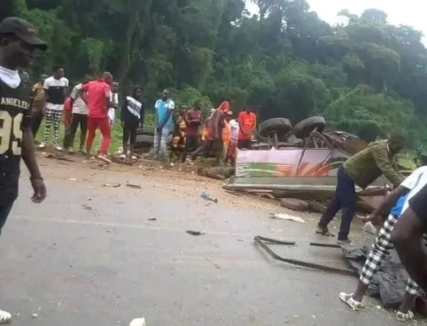 21 morts dans un accident de la route à Alépé