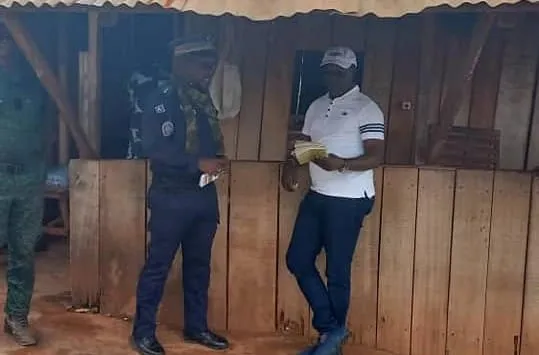 Deux gendarme dans les filets d’Ange Kessi