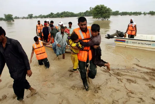 Inondations, pluies diluviennes au Pakistan: plus de 1.000 morts