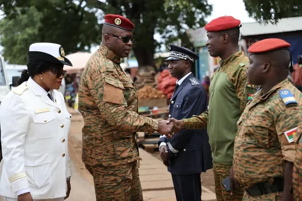 Burkina: sortie des Officiers de la 21e promotion de l’AMGN, le Président Damiba à Pô