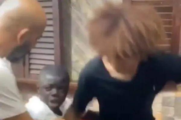 Côte d’Ivoire: Ramba Junior tabassé par un homme blanc dans, toute la vérité