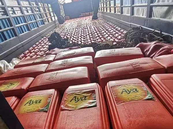 Aboisso: saisie de 858 bidons d’huile de marque « AYA » à destination du Ghana