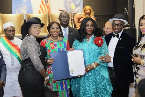New-York : Kandia Camara reçoit le prix de « 1000 Shades of Women »
