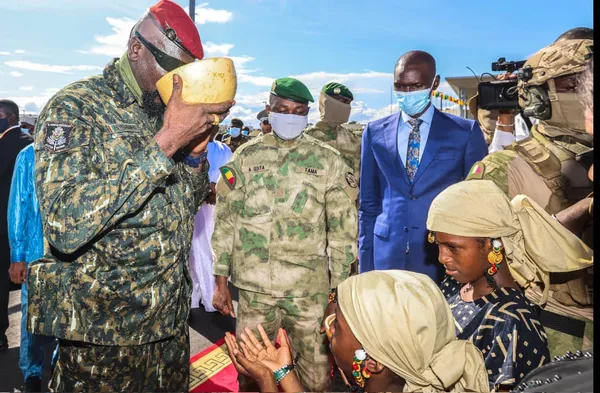Sommet CEDEAO consacré à la Guinée et au Mali:  Mamady Doumbouya chez Assimi Goïta pour contourner « de lourdes sanctions » ?