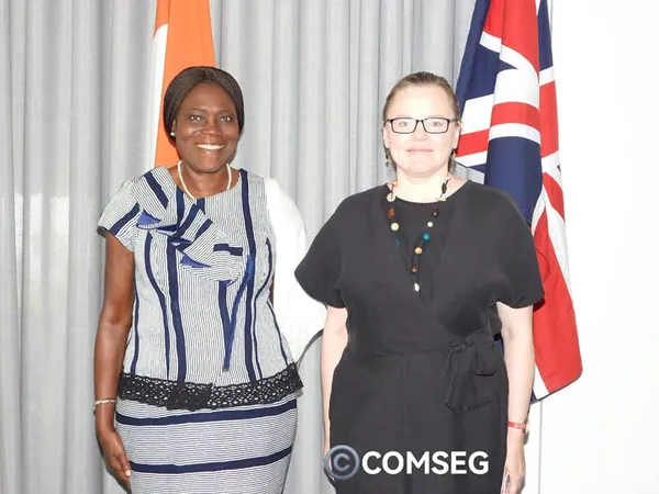 Mort Reine Élisabeth II : Simone Gbagbo signe le livre de condoléances à l’Ambassade de Grande-Bretagne en Côte d’Ivoire