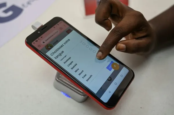 « Superphone » : un téléphone portable conçu et assemblé en Côte d’Ivoire pour les analphabètes en langues africaines