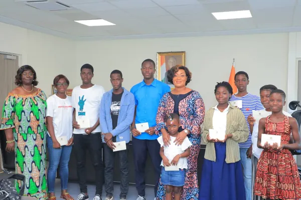 La ministre Belmonde Dogo soulage les mamans et tutrices légales des Pupilles de la Nation