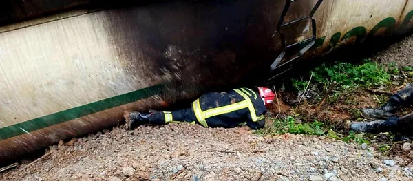 Déraillement de deux wagons d’un train transportant des hydrocarbures après Azaguié: la cellule risques chimiques sur les lieux