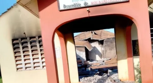Incendie à Assuefry : l’église Pentecôte part en fumée, une enquête ouverte