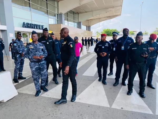 Arrivée de Blé Goudé à Abidjan: impressionnant dispositif de sécurité déployé autour et dans l’enceinte de l’aéroport ce 26 novembre 2022