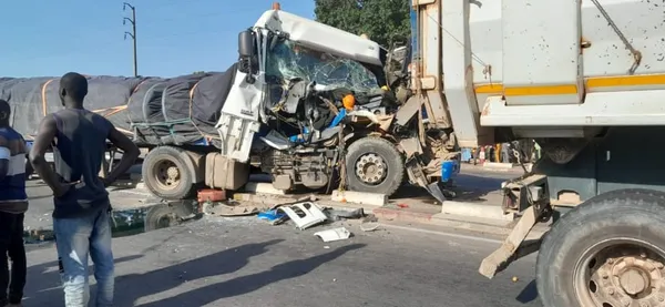 Accident de la route entre deux véhicules poids lourds ce 10 novembre 2022 à Niakara